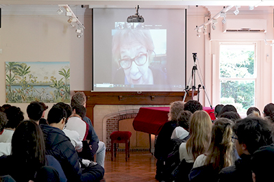 Treffen der 11. Klasse mit einer Überlebenden des Holocaust